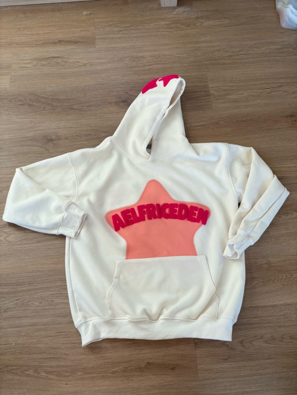 Aelfric Eden Cream star hoodie - BNWT - M